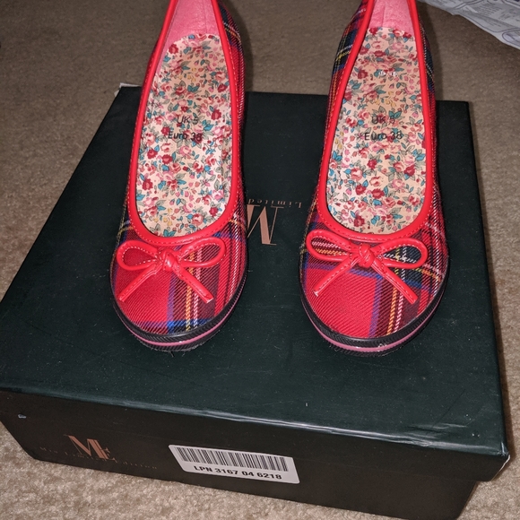 Shoes - Women's wedge shoe no box